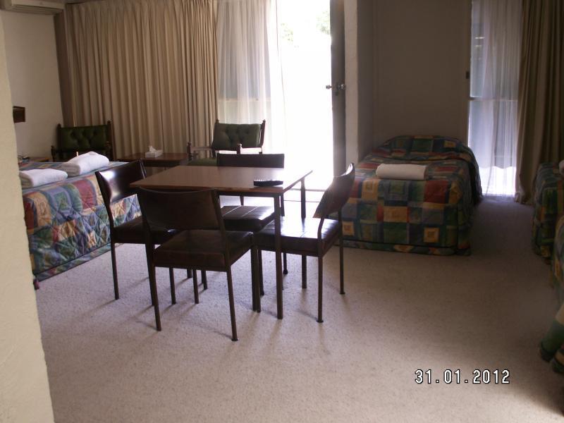 Albury Burvale Motor Inn Экстерьер фото