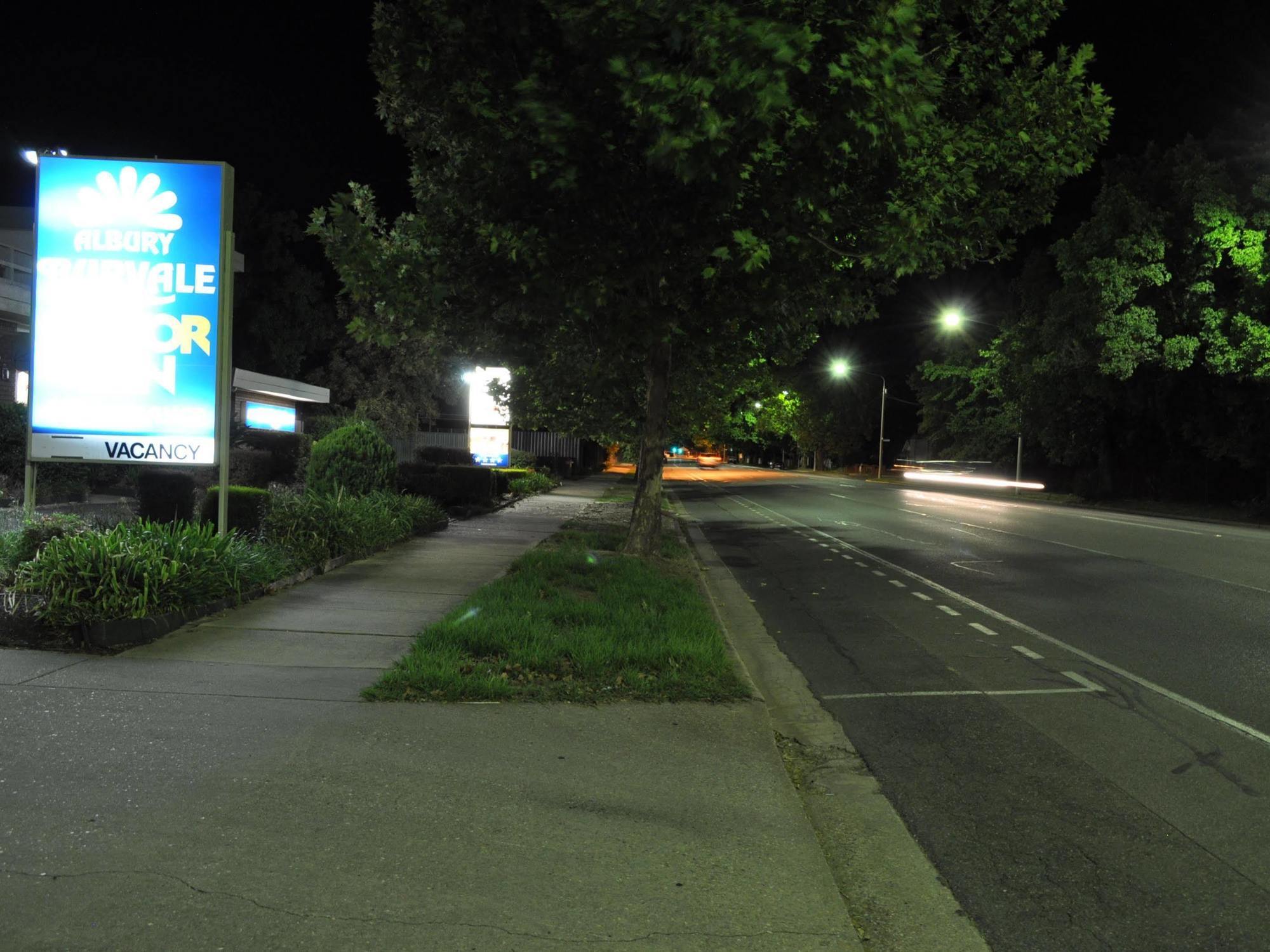 Albury Burvale Motor Inn Экстерьер фото