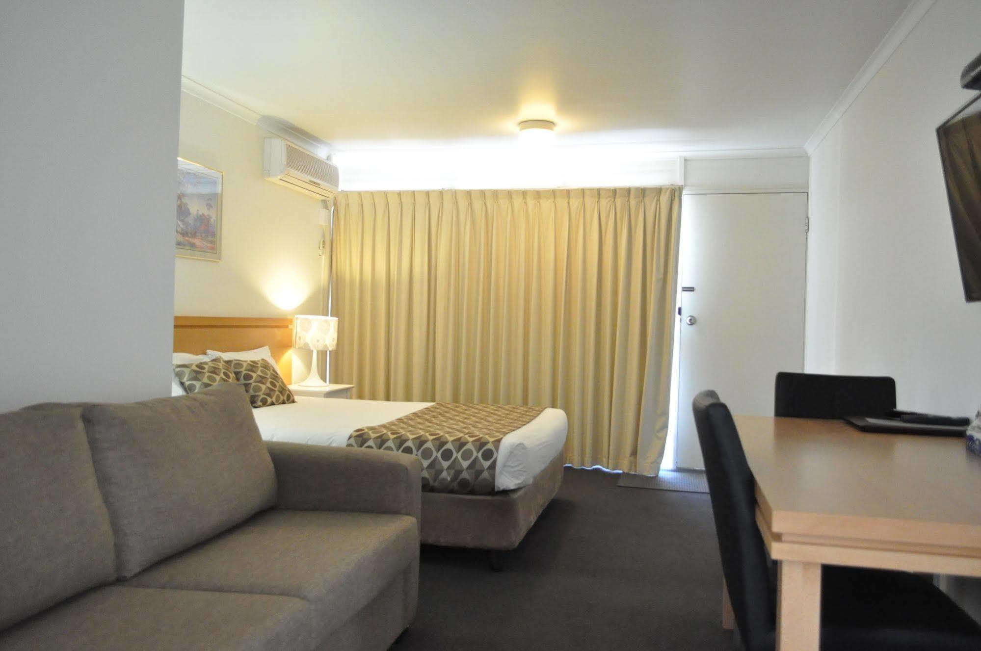 Albury Burvale Motor Inn Экстерьер фото