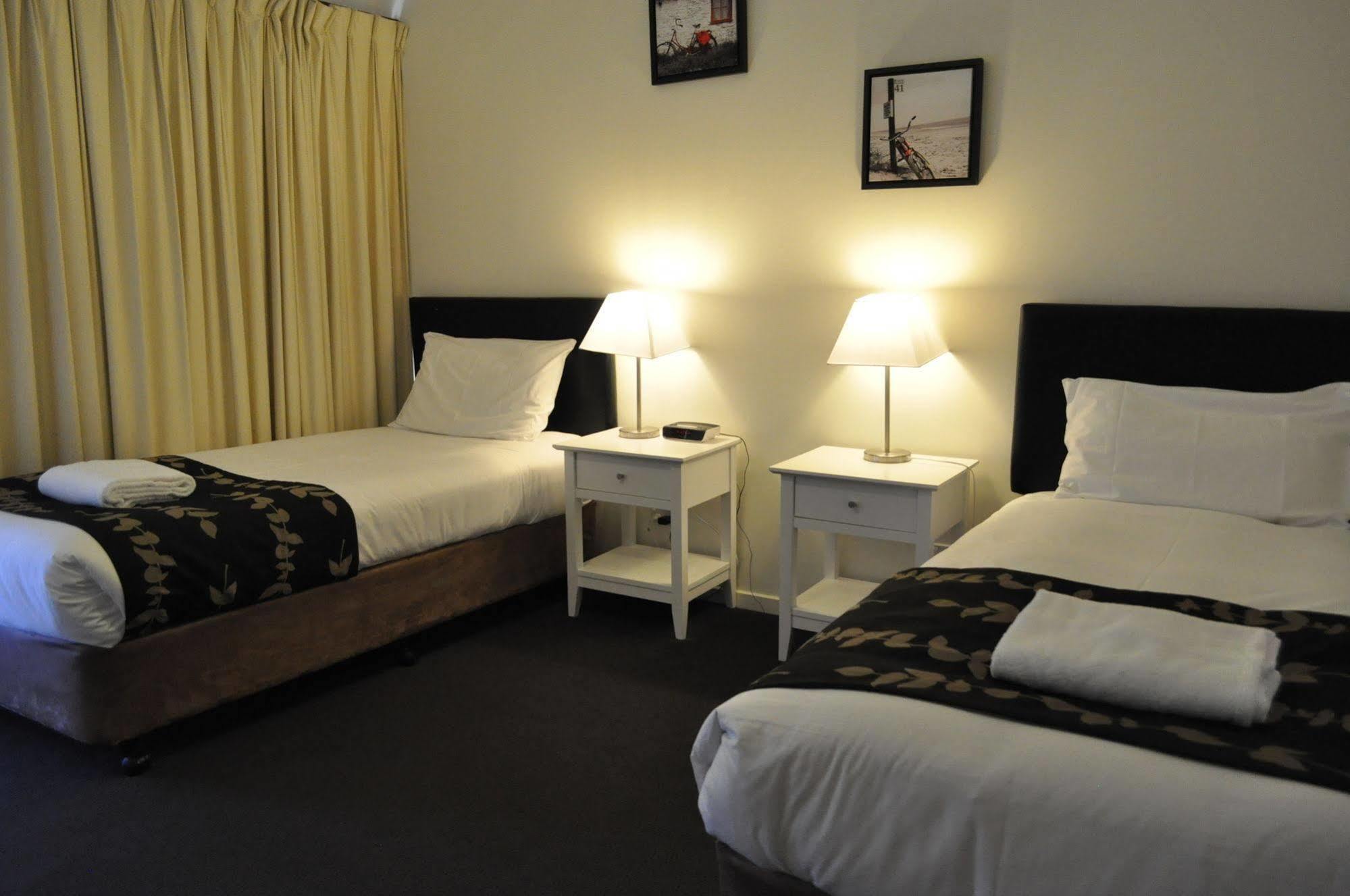 Albury Burvale Motor Inn Экстерьер фото