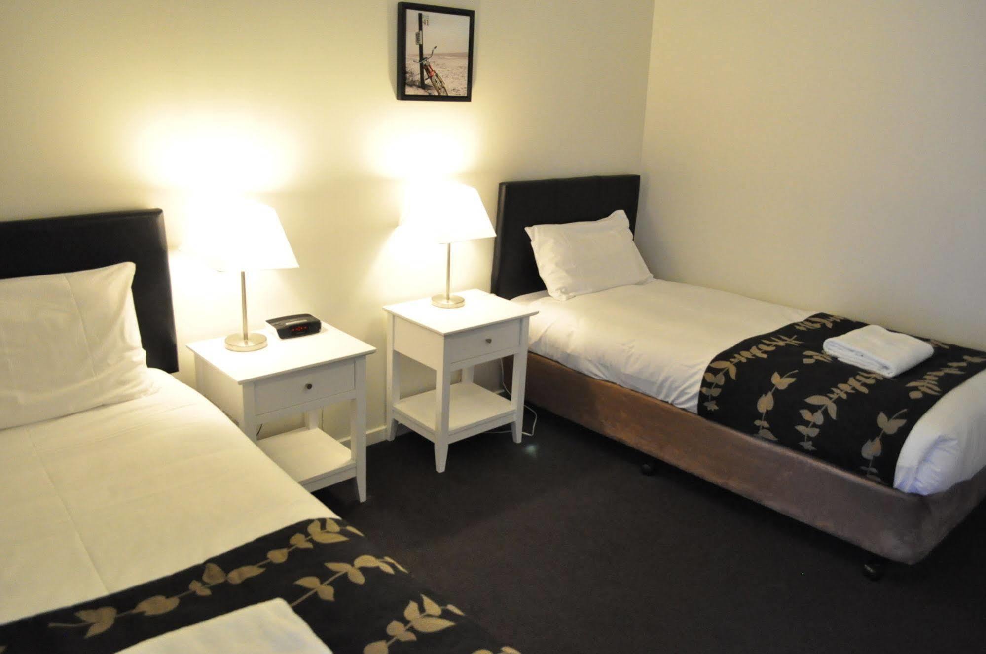 Albury Burvale Motor Inn Экстерьер фото